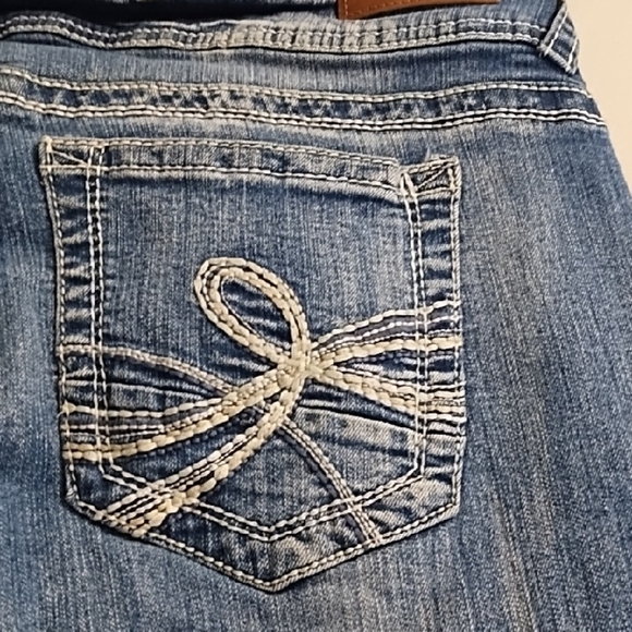 Wallflower Straight Leg Lightly Distressed Blue DenimJeans Stretchy 5 Pocket - Picture 9 of 15